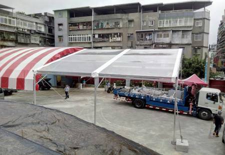 Cerimônia de inauguração da tenda vermelha e transparente de 15MX10M